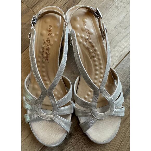 Women’s Walking Cradles Silver metallic heeled sandals Size 8 - Picture 1 of 9